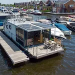 Tiny Houseboat De Woudaap - I Alpstuga *