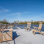 Alpstuga Tiny Houseboat De Woudaap - I Uitgeest