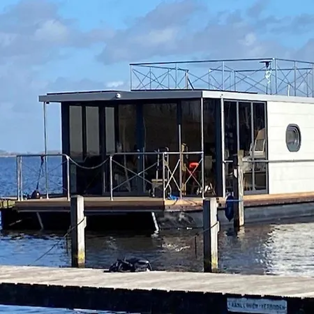 Tiny Houseboat De Woudaap - I Botel
