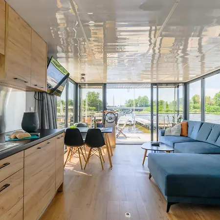 シャレー Tiny Houseboat De Woudaap - I *