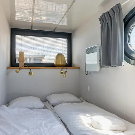 Tiny Houseboat De Woudaap - I * Uitgeest