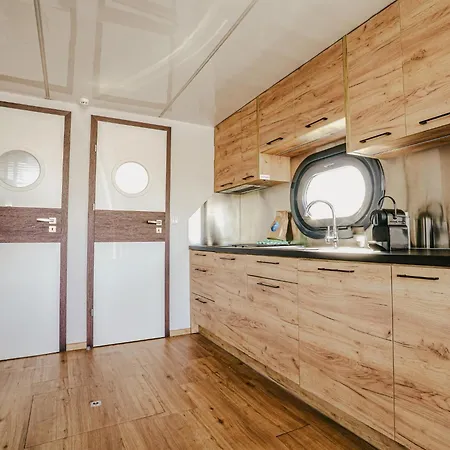 Tiny Houseboat De Woudaap - I