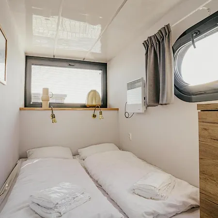 Domek alpejski Tiny Houseboat De Woudaap - I