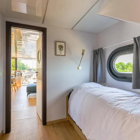 Tiny Houseboat De Woudaap - I Domek alpejski