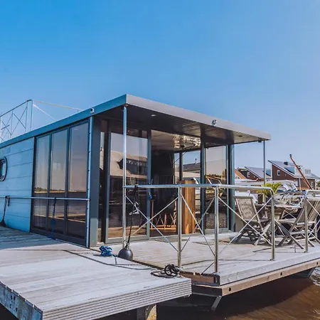 Chalet Tiny Houseboat De Woudaap - I *