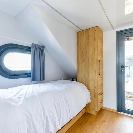Chalet Tiny Houseboat De Woudaap - I *
