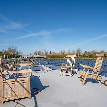 Tiny Houseboat De Woudaap - I *