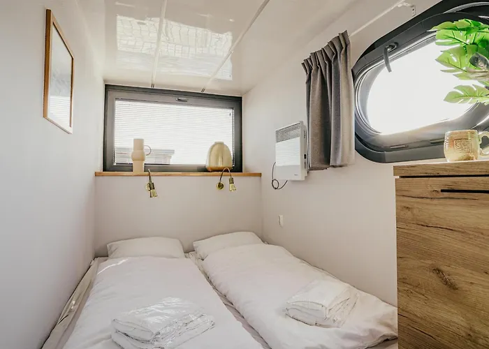 Alpehytte Tiny Houseboat De Woudaap - I *